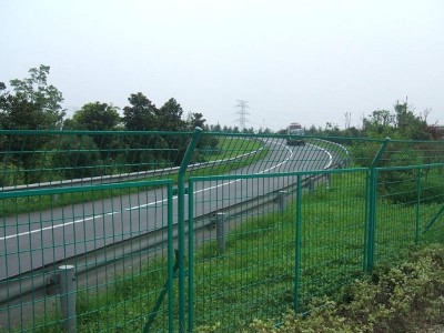 恩施高速公路两侧护栏网公路桥梁框架网厂家供应定做