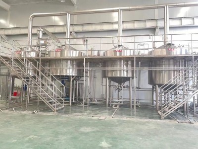 制作酿啤酒设备的厂家 年产2万吨的大型啤酒设备供应厂家