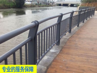 肇庆河边甲型隔离栏图片 惠州道路不锈钢栏杆 湛江桥梁喷塑护栏