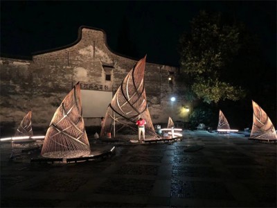 乌镇戏曲节灯光景观 不锈钢丝镂空笋雕塑