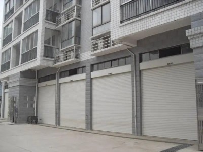 成都AKA卷帘门的价格和性能如何？