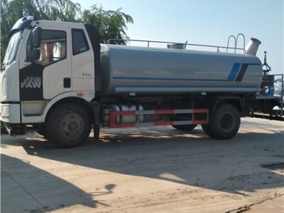 14吨洒水车一汽解放洒水带雾炮大型抑尘车厂家价格优惠多少钱