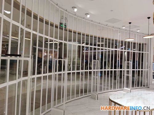 商场水晶折叠门河北任丘生产安装厂家,商城水晶门安装生产厂家
